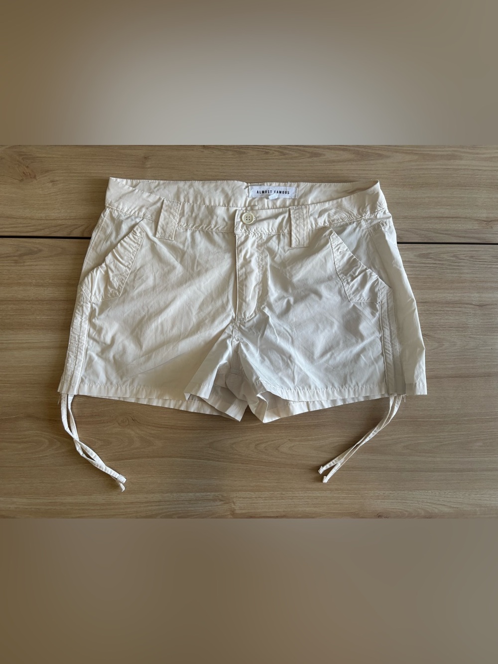 Almost Famous Off-White Low Rise Cargo Utility Shorts Cinch Hem - Size 7